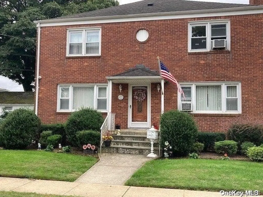 11 Jerome Avenue Mineola NY 11501
