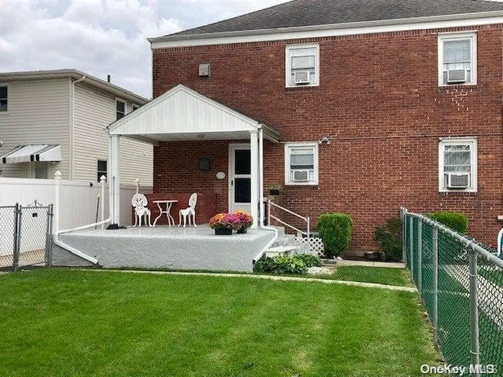 11 Jerome Avenue Mineola NY 11501
