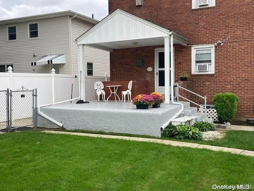 11 Jerome Avenue Mineola NY 11501