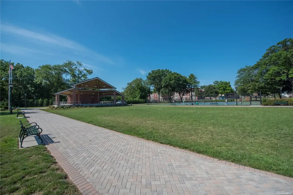 11 Jerome Avenue Mineola NY 11501