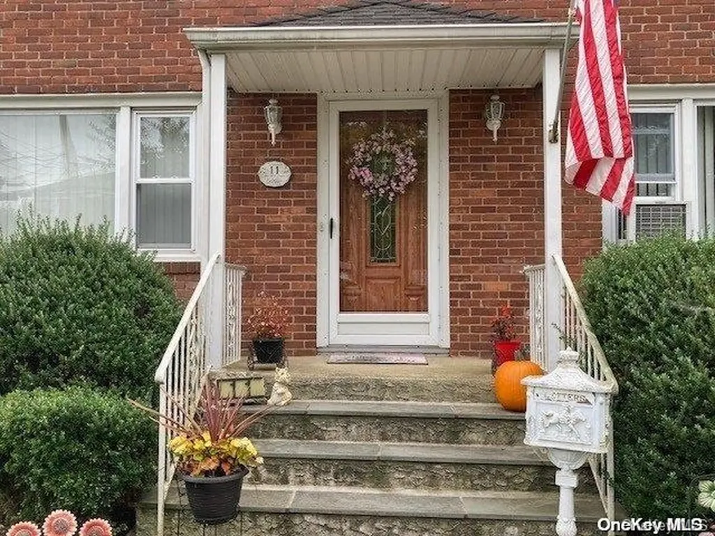 11 Jerome Avenue Mineola NY 11501