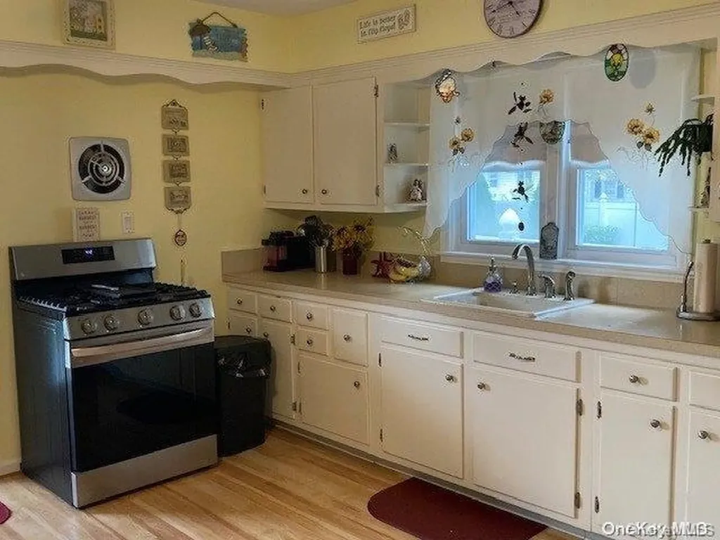 11 Jerome Avenue Mineola NY 11501