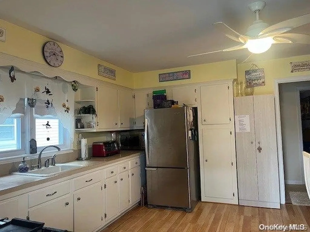 11 Jerome Avenue Mineola NY 11501