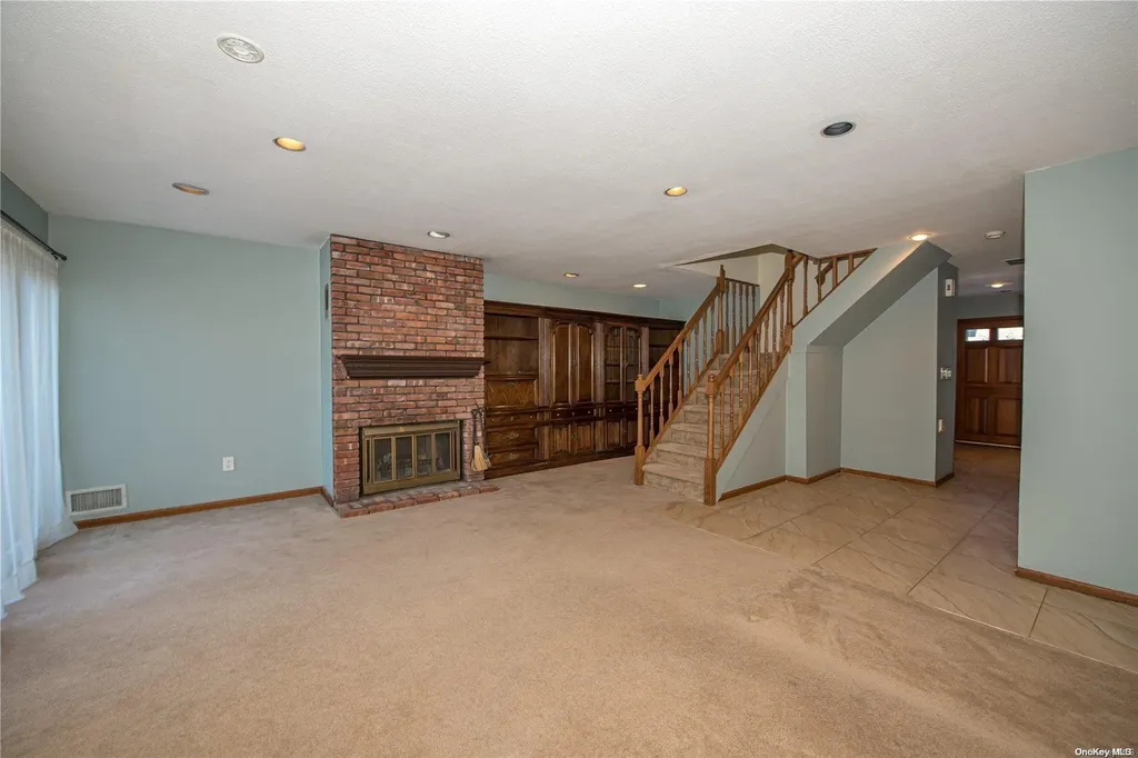 253 Helm Lane Bay Shore NY 11706