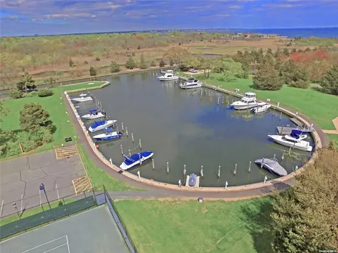 253 Helm Lane Bay Shore NY 11706