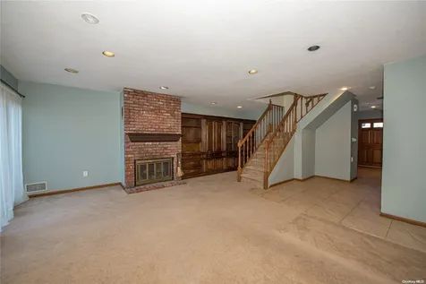 253 Helm Lane Bay Shore NY 11706