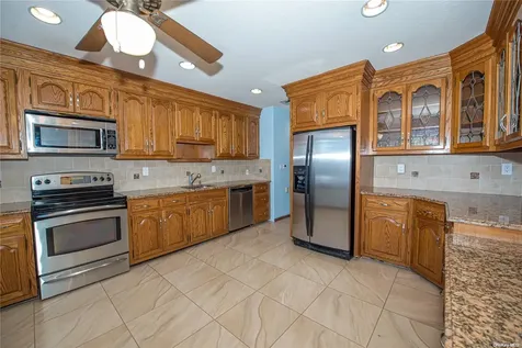 253 Helm Lane Bay Shore NY 11706