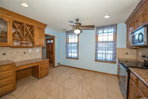 253 Helm Lane Bay Shore NY 11706