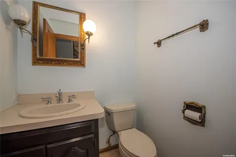 253 Helm Lane Bay Shore NY 11706