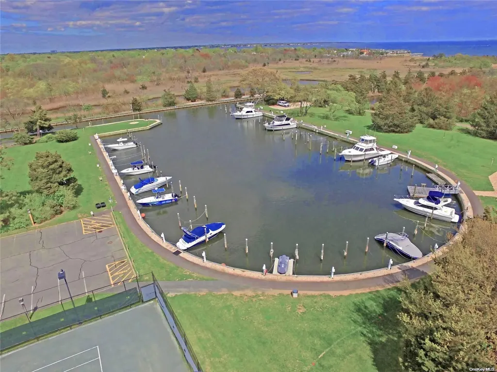 253 Helm Lane Bay Shore NY 11706