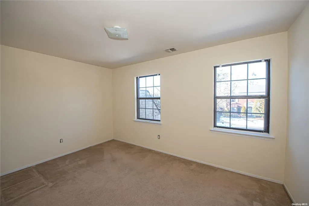 253 Helm Lane Bay Shore NY 11706