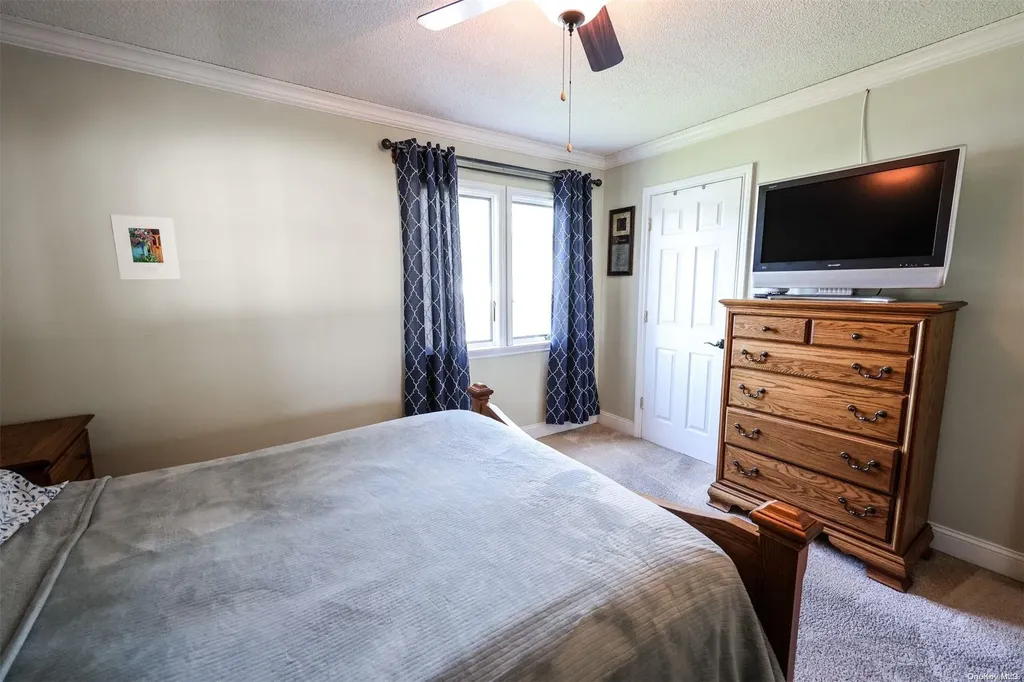116 Glenmere Way Holbrook NY 11741