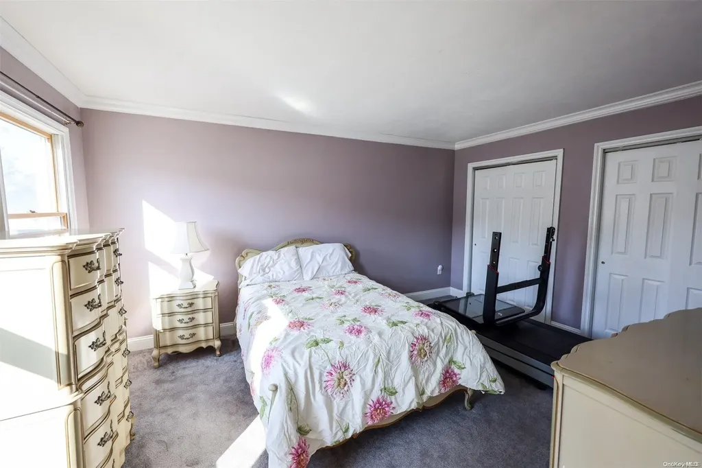 116 Glenmere Way Holbrook NY 11741