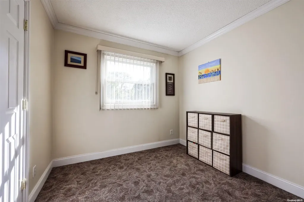 116 Glenmere Way Holbrook NY 11741