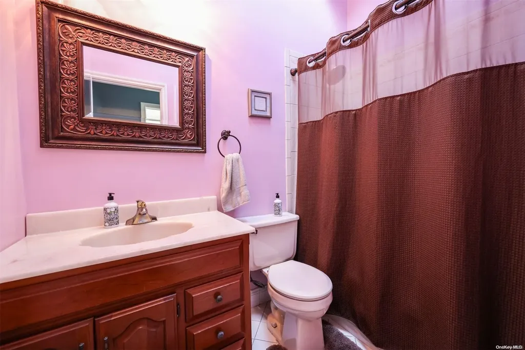 116 Glenmere Way Holbrook NY 11741
