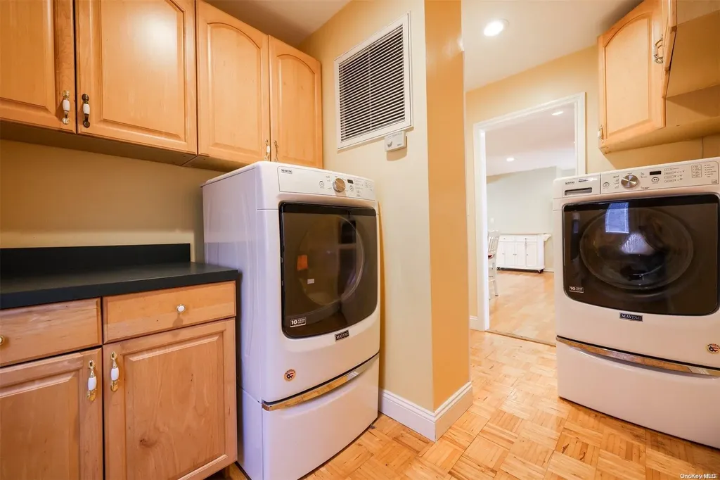 116 Glenmere Way Holbrook NY 11741