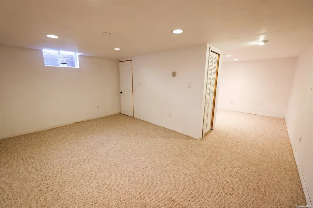 116 Glenmere Way Holbrook NY 11741