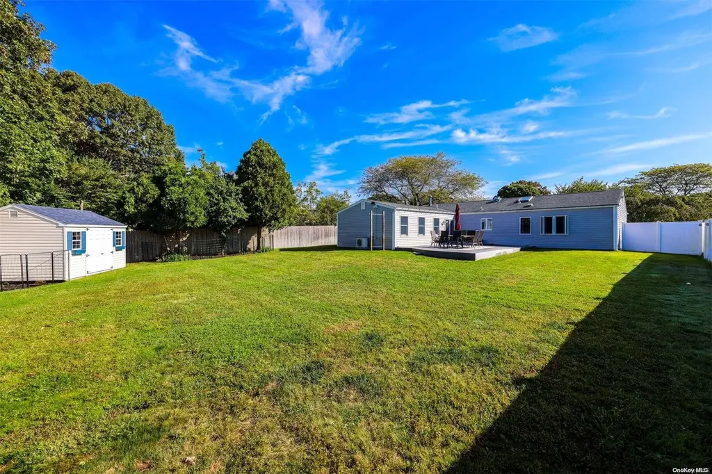 116 Glenmere Way Holbrook NY 11741