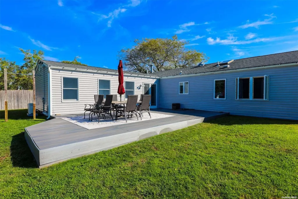 116 Glenmere Way Holbrook NY 11741