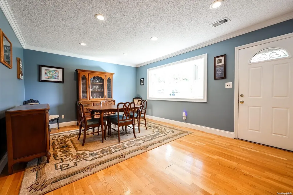 116 Glenmere Way Holbrook NY 11741