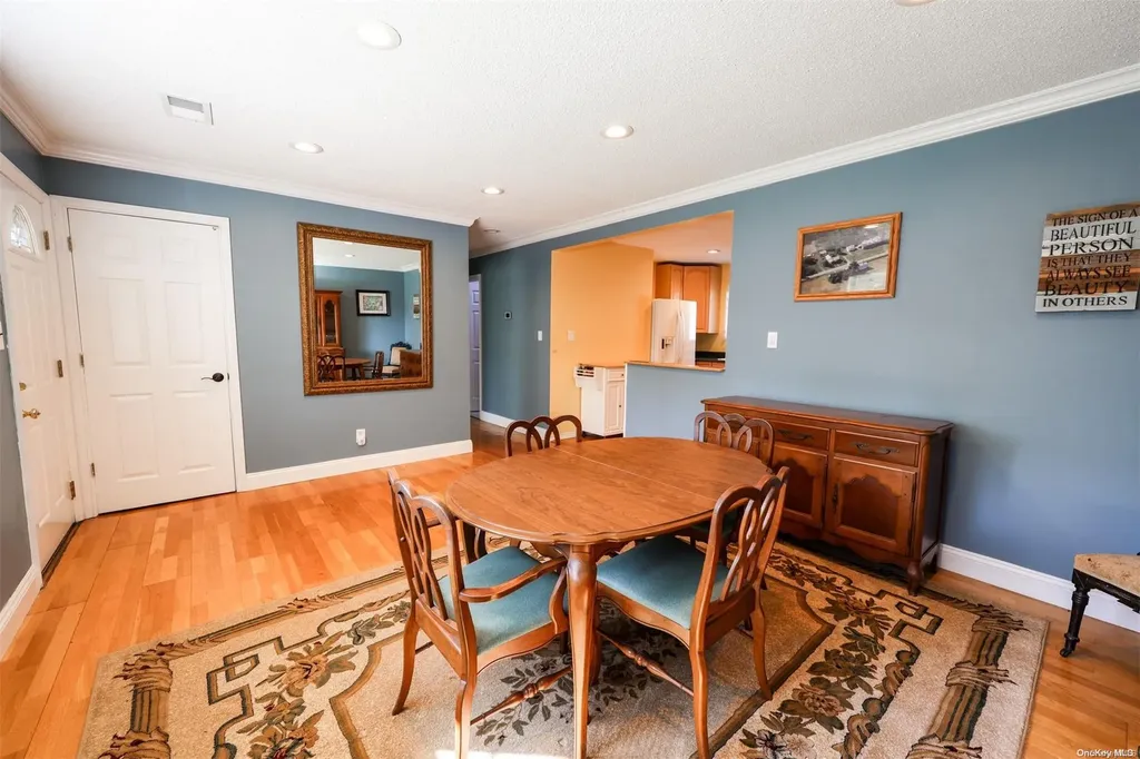 116 Glenmere Way Holbrook NY 11741