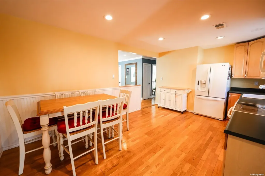 116 Glenmere Way Holbrook NY 11741