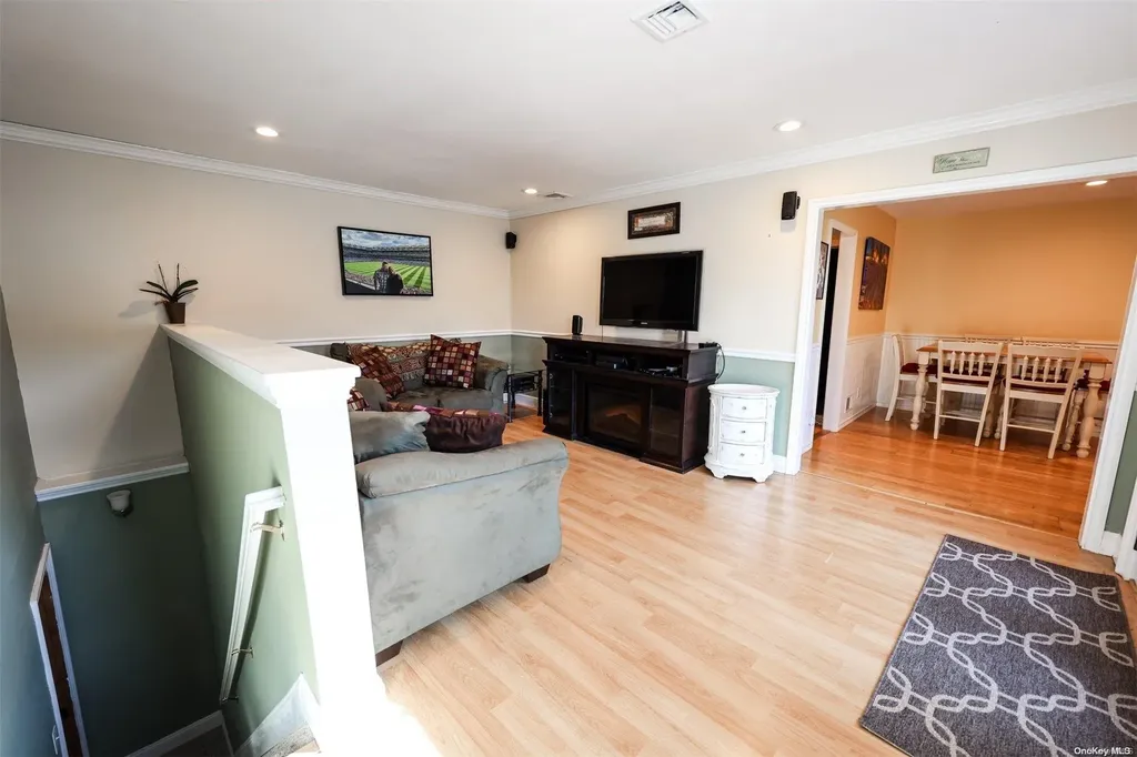 116 Glenmere Way Holbrook NY 11741