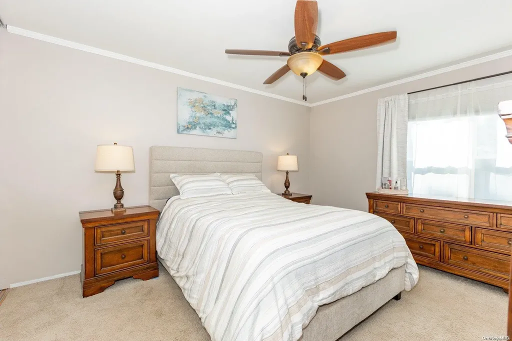 8 Sequoia Way Holbrook NY 11741