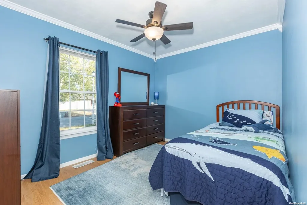 8 Sequoia Way Holbrook NY 11741