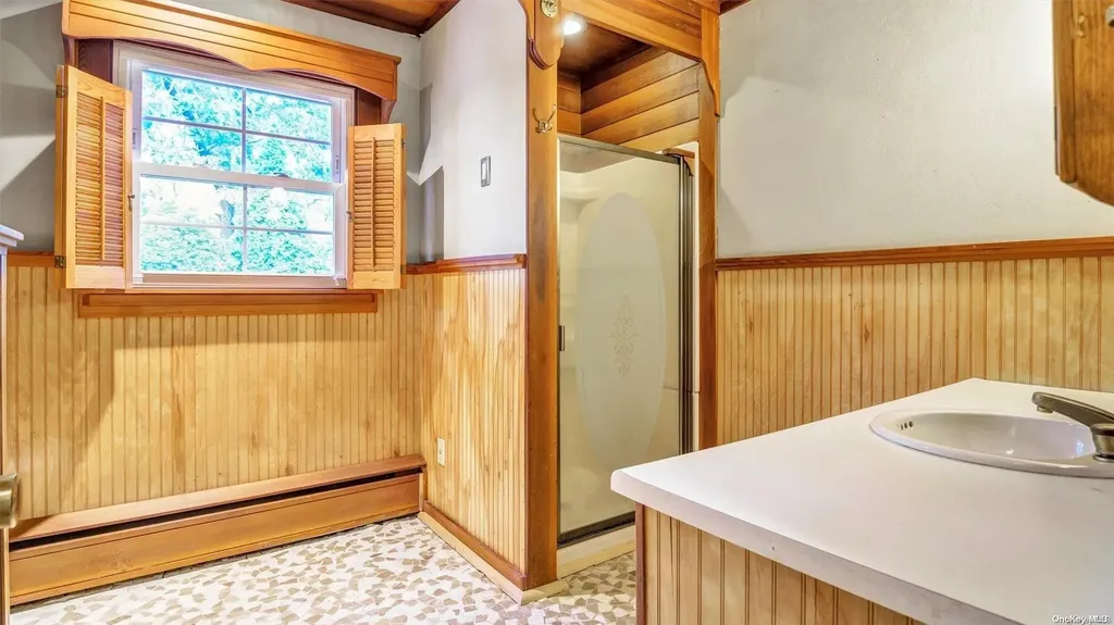 6 Nassau Road Hampton Bays NY 11946
