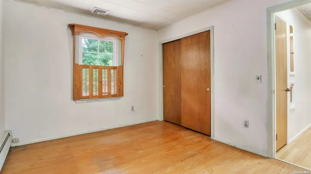 6 Nassau Road Hampton Bays NY 11946
