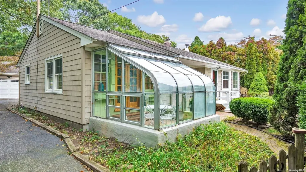 6 Nassau Road Hampton Bays NY 11946