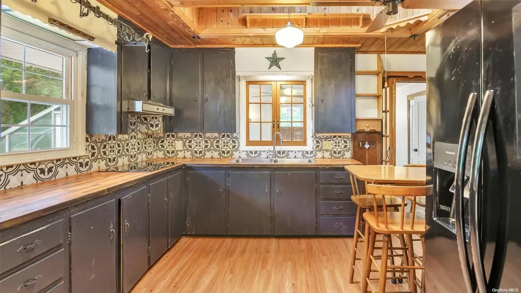 6 Nassau Road Hampton Bays NY 11946