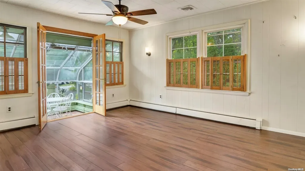 6 Nassau Road Hampton Bays NY 11946