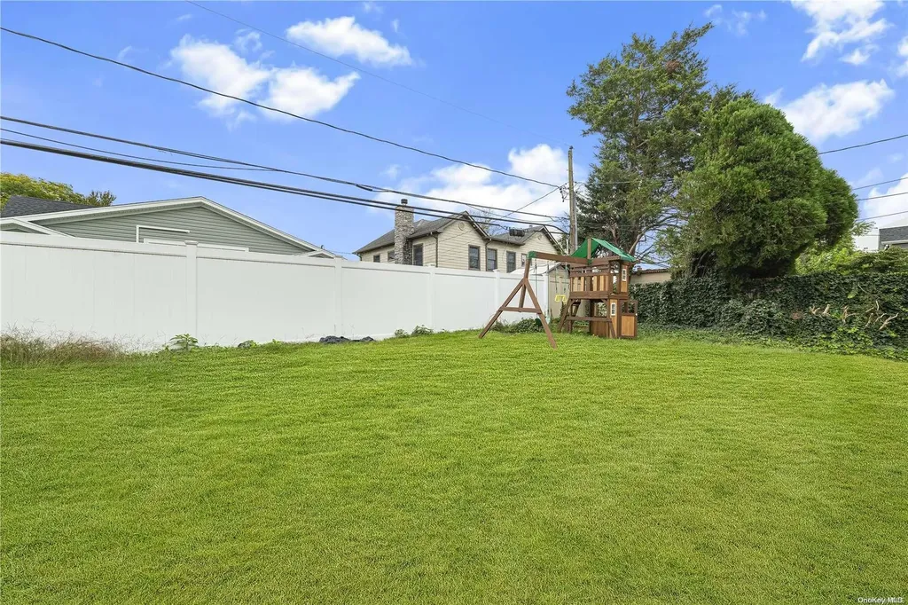55 Mist Lane Westbury NY 11590