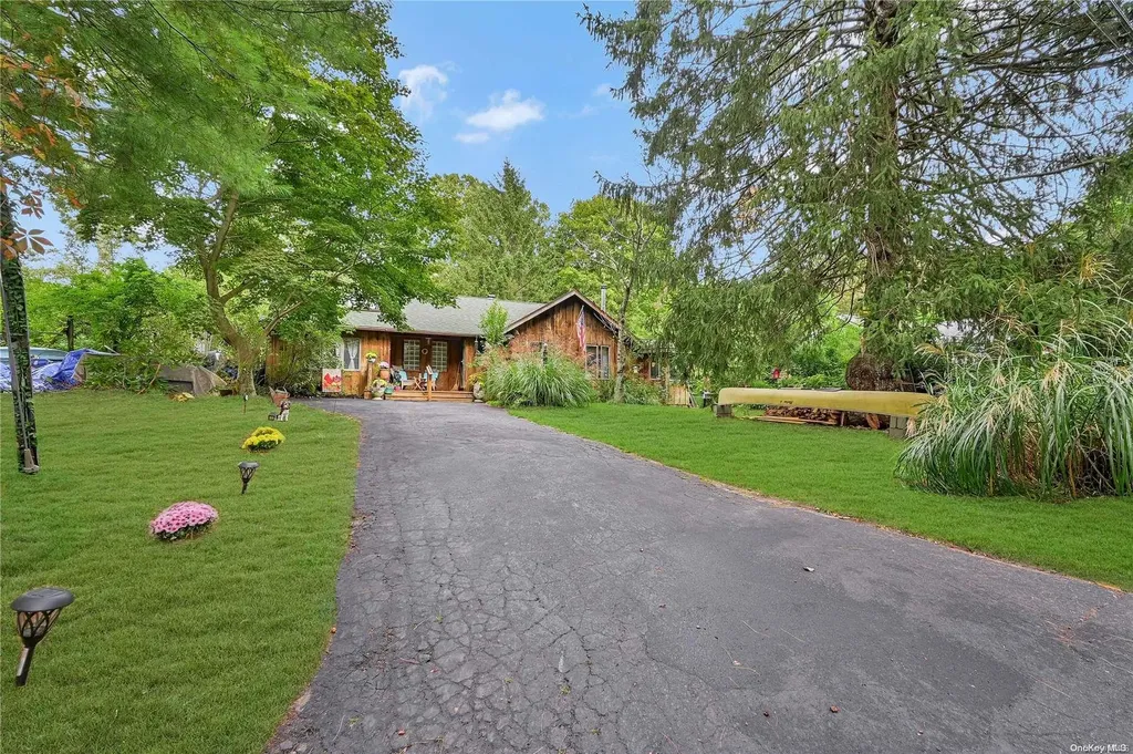 9 Moon Road Rocky Point NY 11778