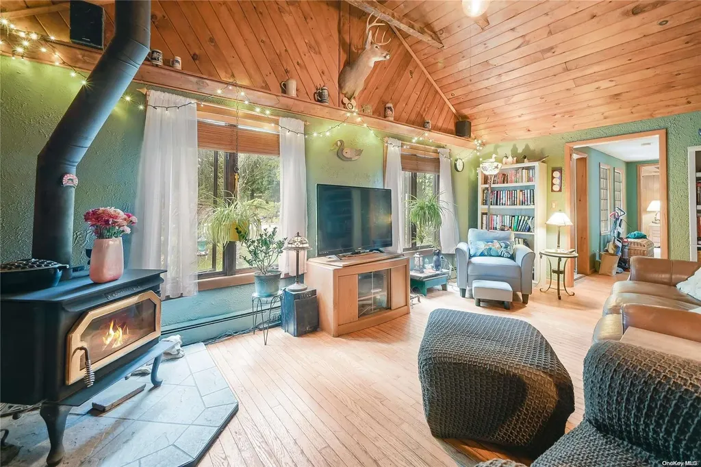 9 Moon Road Rocky Point NY 11778
