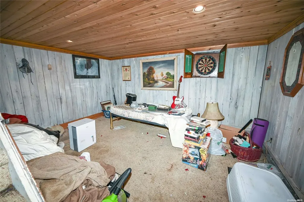 9 Moon Road Rocky Point NY 11778