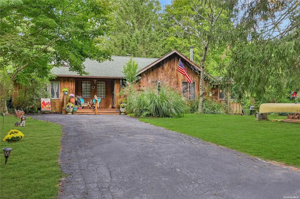 9 Moon Road Rocky Point NY 11778