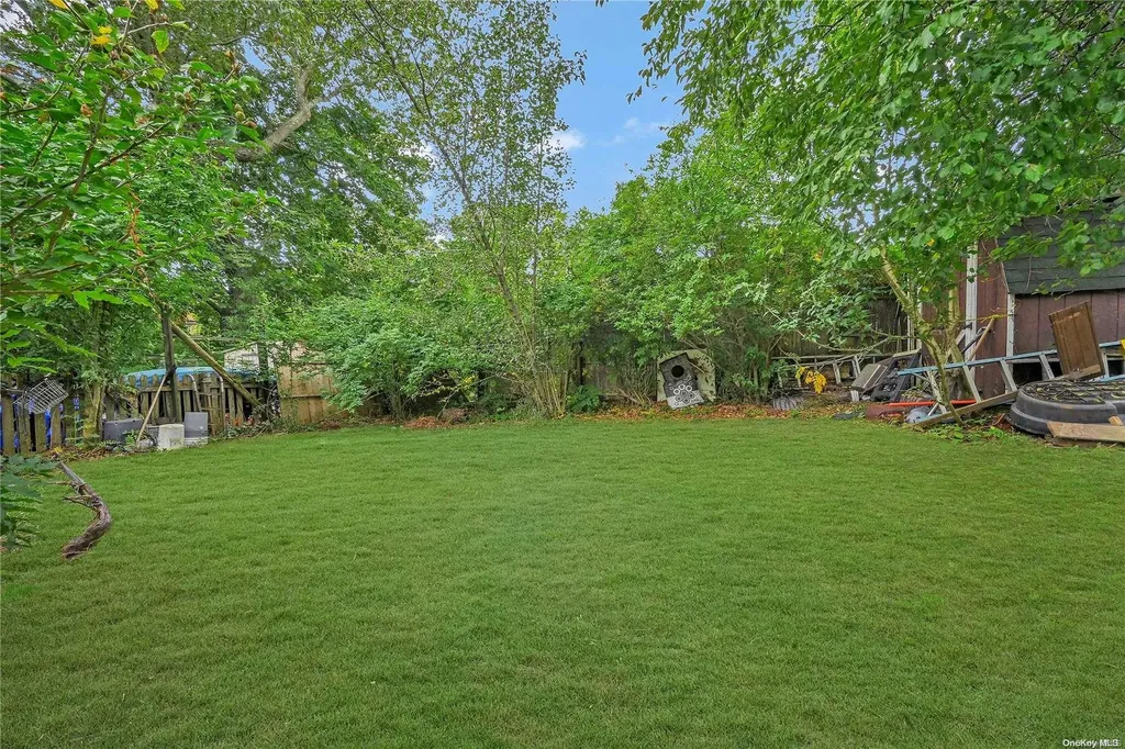 9 Moon Road Rocky Point NY 11778