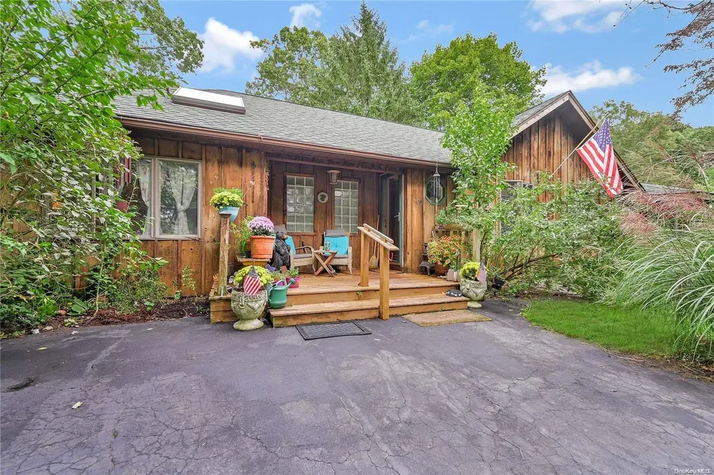 9 Moon Road Rocky Point NY 11778