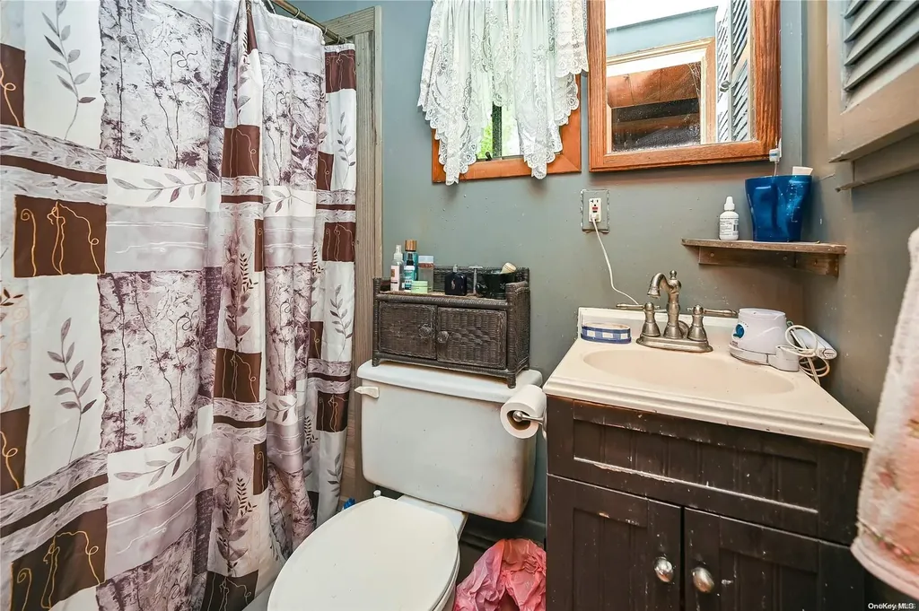 9 Moon Road Rocky Point NY 11778