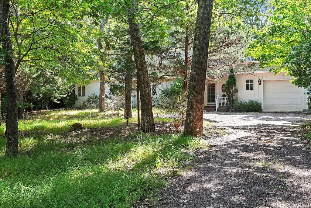 7 Harvest Lane East Hampton NY 11937