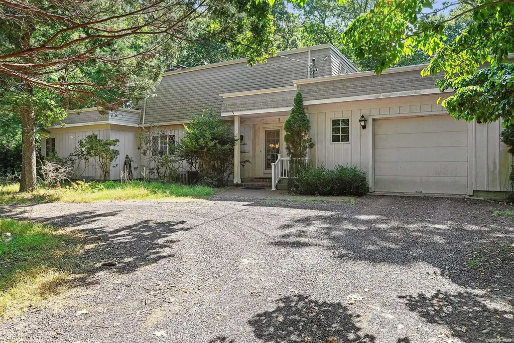 7 Harvest Lane East Hampton NY 11937