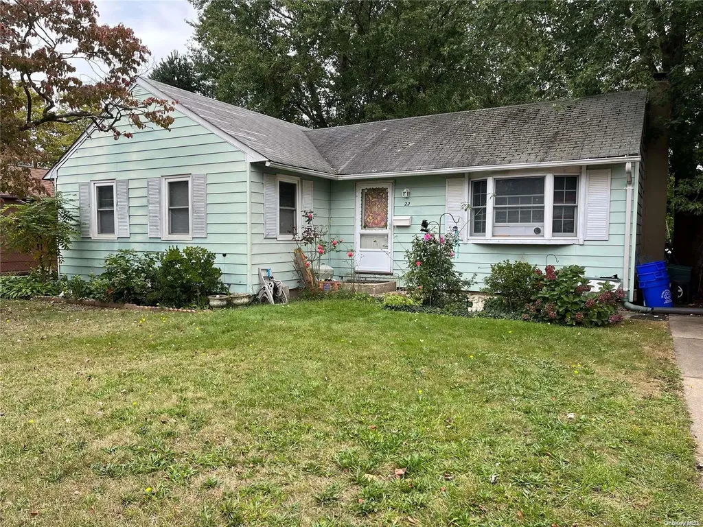 22 Bradish Lane Babylon NY 11702