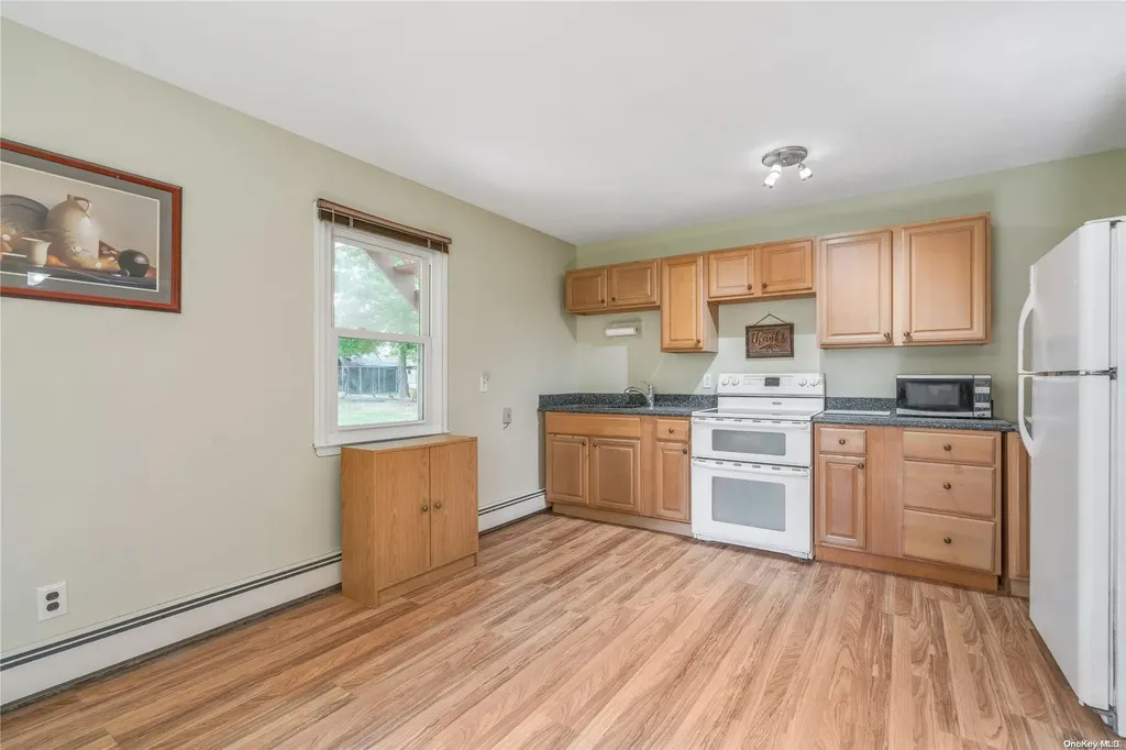 8 Robin Court Coram NY 11727