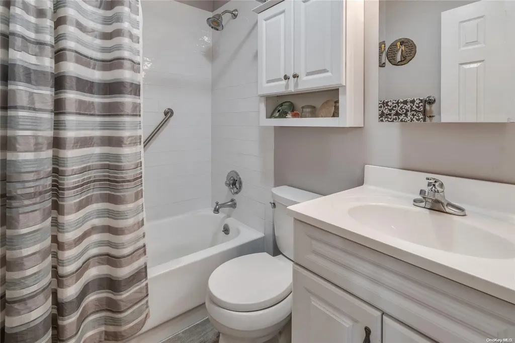 8 Robin Court Coram NY 11727