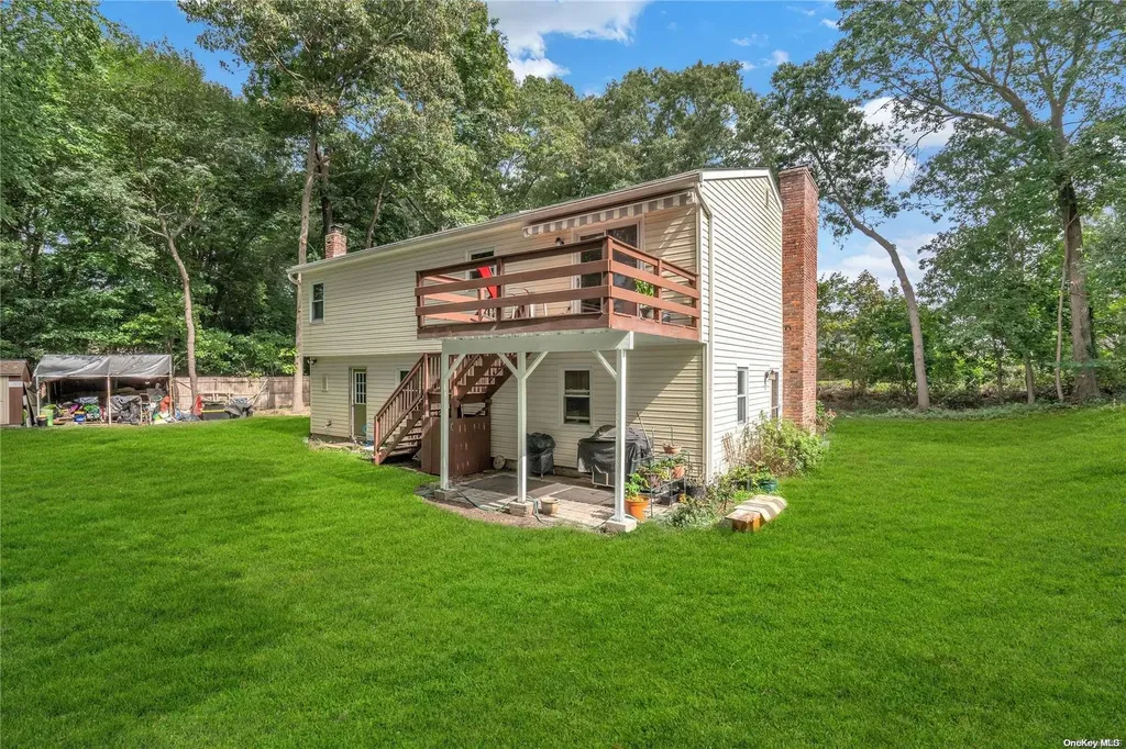 8 Robin Court Coram NY 11727