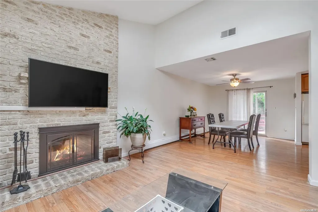 8 Robin Court Coram NY 11727