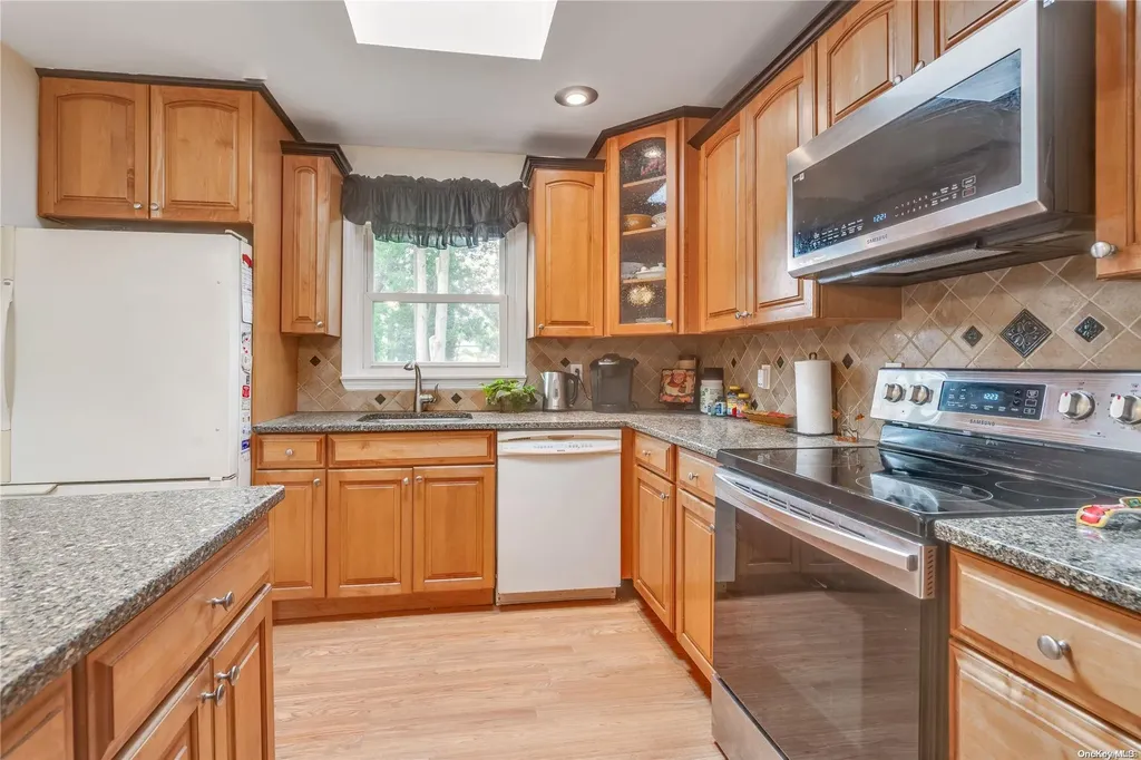 8 Robin Court Coram NY 11727